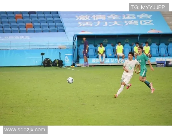 足球明星的多才多艺：从绿茵场到乒乓球桌的精彩对决